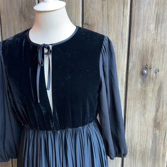 Alice & Olivia - Picture 3 of 16